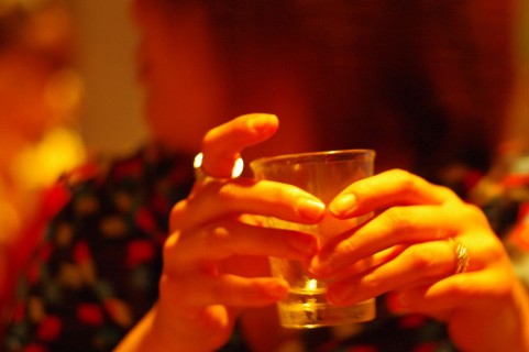 女性のアルコール摂取量と脳卒中に密接な関係