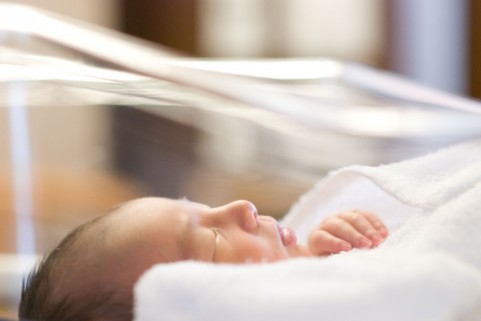 生まれるども子の「32人に1人」は体外受精児