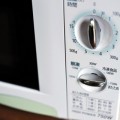 肉の解凍は電子レンジでなくフライパンが正解
