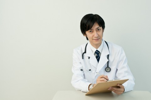 肝嚢胞(かんのうほう)の多くは経過観察が基本