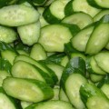 体を冷やす食べ物なら旬の野菜や果物がおすすめ