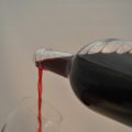 内臓脂肪レベルを下げるのはビールでなくワイン