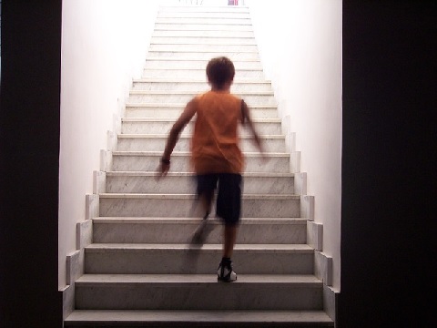 大腰筋の鍛え方は階段を上るときの1段飛ばし