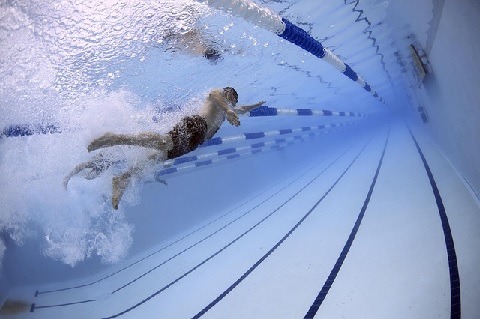 体幹トレーニングの効果で泳ぐのが速くなる理由